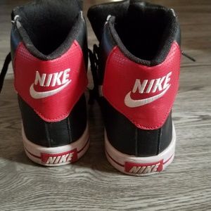 S9 womens Nike athlethic shoes